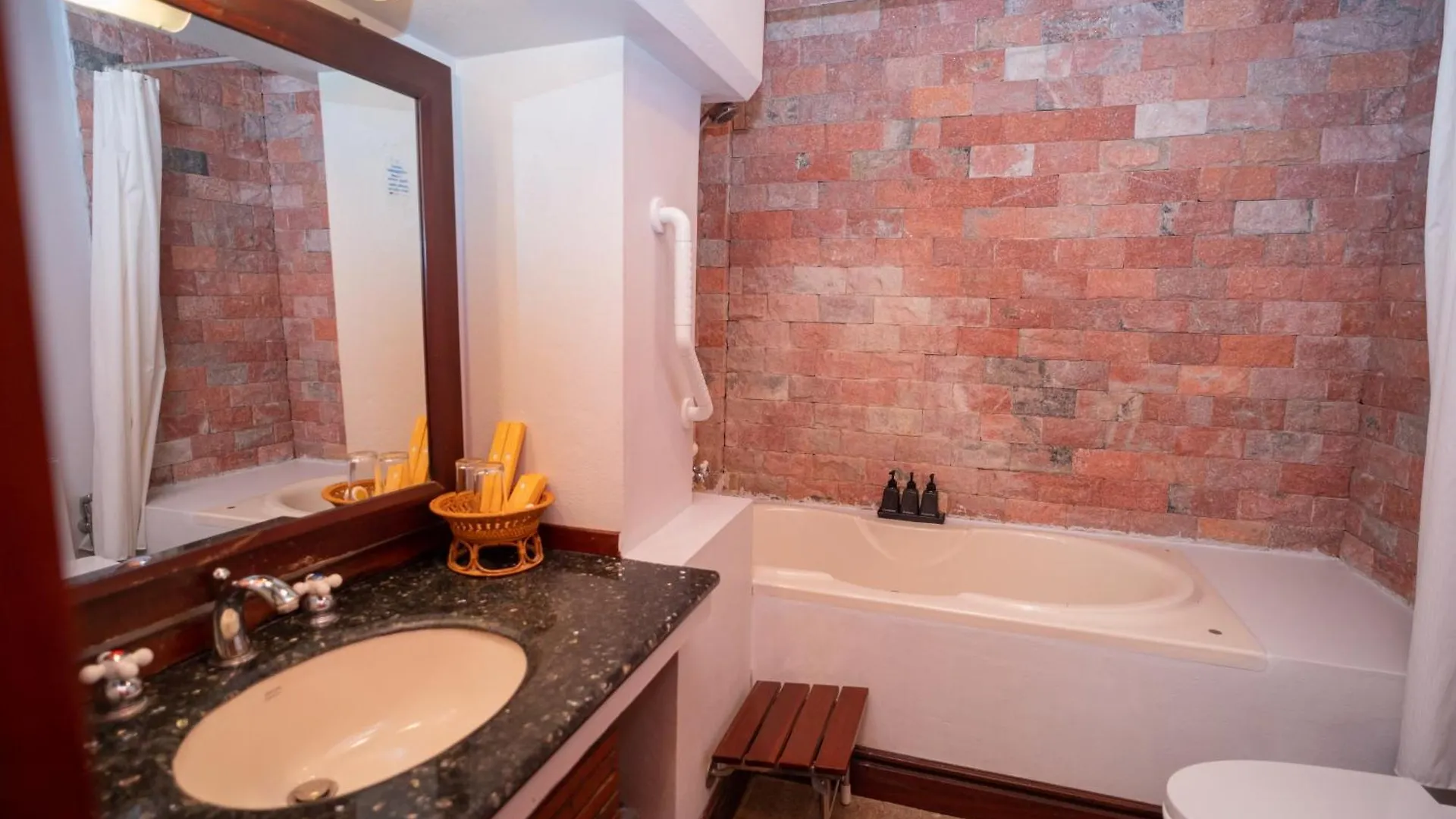 Muangthong Boutique Hotel Luang Prabang 4*,  Laos